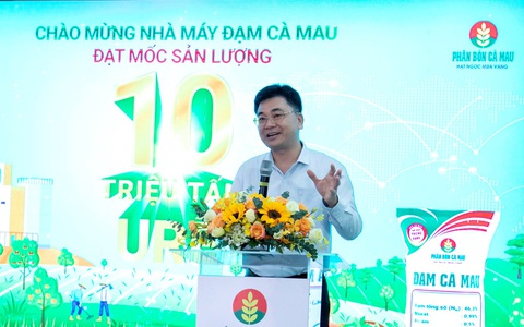 Nhà máy Đạm Cà Mau cán mốc sản xuất 10 triệu tấn urê- Ảnh 2. Ông Trần Ngọc Nguyên - chủ tịch Hội đồng Quản trị Phân bón Cà Mau phát biểu tại sự kiện Nhà máy Đạm Cà Mau đạt mốc 10 triệu tấn urê