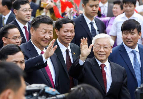 Nhìn lại ba lần ông Tập Cận Bình thăm Việt Nam- Ảnh 1. Tổng bí thư Nguyễn Phú Trọng và Tổng bí thư, Chủ tịch nước Trung Quốc Tập Cận Bình trong lễ đón tại Phủ Chủ tịch tháng 11-2015 - Ảnh: VIỆT DŨNG