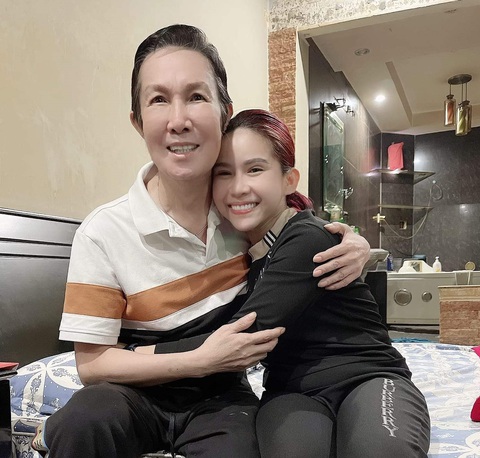 Bình Tinh đăng ảnh cô chúc mừng sinh nhật Vũ Linh khi anh còn sống - Ảnh: NVCC Bình Tinh đăng ảnh cô chúc mừng sinh nhật Vũ Linh khi anh còn sống - Ảnh: NVCC