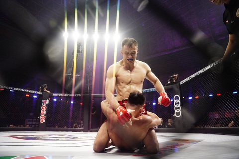 Kamil chiến thắng áp đảo trước Kamil Michael Nguyễn Văn chiến thắng áp đảo trước tài năng trẻ Bàn Văn Hoàng - Ảnh: BTC