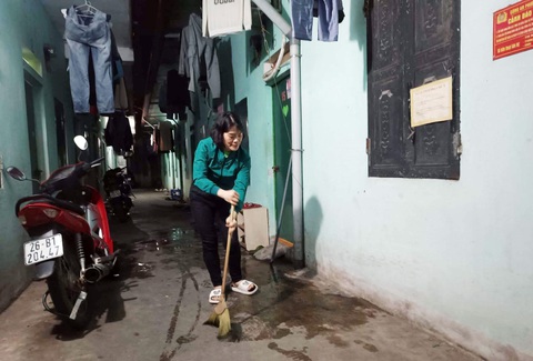 Những 'bà đỡ' công nhân gặp khó- Ảnh 1. Cô chủ nhà trọ tốt bụng Nguyễn Thị Phúc - Ảnh: TÂM LÊ