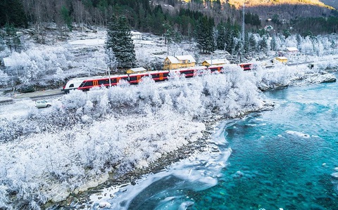Di chuyển giữa Oslo và Bergen, tuyến đường sắt nàycũng đã trở thành một điểm thu hút khách du lịch - Ảnh: LIFE IN NORWAY Di chuyển giữa Oslo và Bergen, tuyến đường sắt này trở thành một điểm thu hút khách du lịch - Ảnh: LIFE IN NORWAY