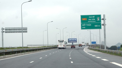 Cần 2.000 tỉ đồng mở rộng cao tốc Cao Bồ - Mai Sơn lên 6 làn xe- Ảnh 1. Cao tốc Cao Bồ - Mai Sơn có 3 trong 7 cầu đã đầu tư hoàn chỉnh theo quy mô 6 làn xe - Ảnh: TUẤN PHÙNG