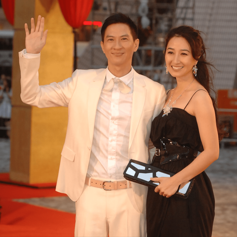 Có thể nói, Quan Vịnh Hà và Trương Gia Lương là cặp đôi kiểu mẫu của giải trí Hương Cảng Có thể nói, Quan Vịnh Hà và Trương Gia Lương là cặp đôi kiểu mẫu của giải trí Hương Cảng