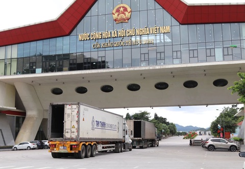 Việt Nam, Trung Quốc ký 36 văn bản hợp tác trong chuyến thăm của ông Tập Cận Bình- Ảnh 4. Cửa khẩu Hữu Nghị nối tỉnh Lạng Sơn, Việt Nam với Khu tự trị dân tộc Choang Quảng Tây của Trung Quốc - Ảnh tư liệu: TTO