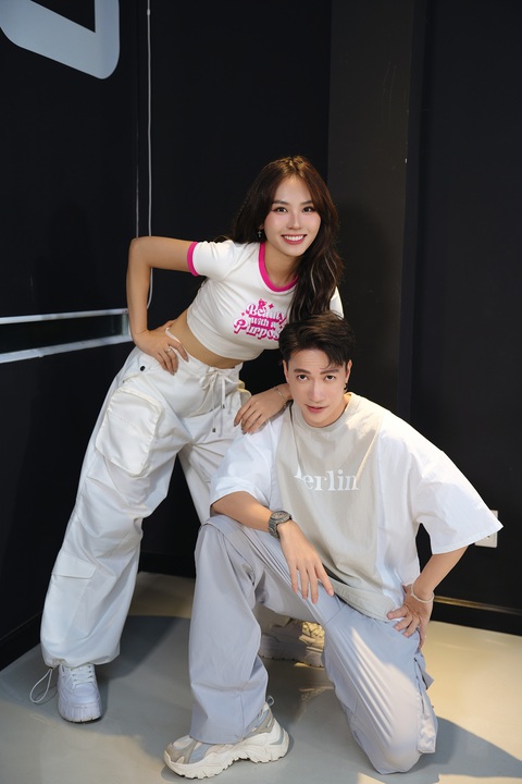 Giữ vững phong độ, tập 2 với thể loại Vogue & Waacking do S.T và Mai Phương thể hiện tiếp tục mang đến những cảm xúc mới. Giữ vững phong độ, tập 2 với thể loại Vogue & Waacking do S.T và Mai Phương thể hiện tiếp tục mang đến những cảm xúc mới mẻ.