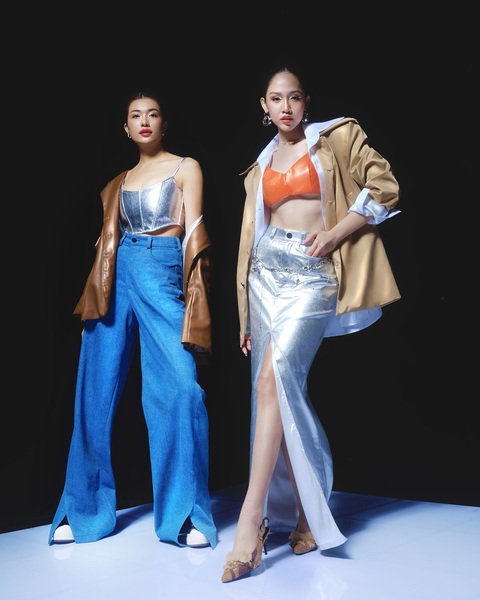 Lệ Hằng mặc áo hai dây, khoác hờ hững chiếc blazer, kết hợp cùng quần baggy và giày thể thao năng động. Cô được người hâm mộ xưng tụng là một trong những người đẹp có gương mặt chuẩn beauty queen. Tuy không quá đình đám trong giới hoa hậu lẫn người mẫu, nhưng mỗi lần Lệ Hằng xuất hiện đều được khán giả rôm rả bình luận, khen ngợi trên các nền tảng mạng xã hội. Lệ Hằng diện áo hai dây, khoác hờ hững chiếc blazer, kết hợp cùng quần baggy và giày thể thao năng động. Cô được người hâm mộ đánh giá là một trong những người đẹp có gương mặt chuẩn beauty queen.