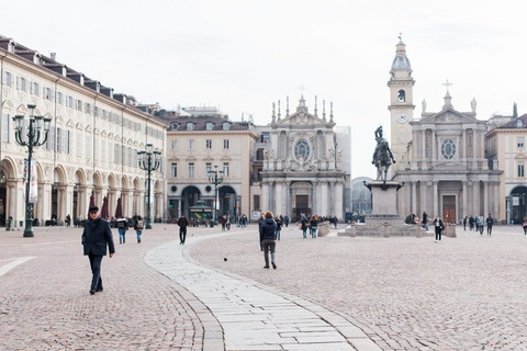 Torino, Ý với những lâu đài cổ truyệt đẹp - Ảnh: EMIKO DAVIES Tỉrano, Ý với những lâu đài cổ tuyệt đẹp - Ảnh: EMIKO DAVIES
