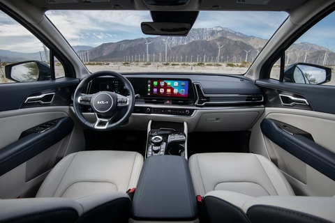 Kia Sportage hybrid bổ sung hàng loạt trang bị, tăng giá nhẹ- Ảnh 3. Nội thất xe ấn tượng với giao diện màn hình kép và cách phối màu tương phản trang nhã - Ảnh: Kia