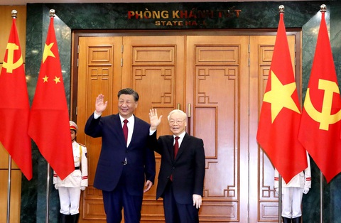 Tổng bí thư Nguyễn Phú Trọng hội đàm với Tổng bí thư, Chủ tịch nước Tập Cận Bình- Ảnh 1. Tổng bí thư Nguyễn Phú Trọng và Tổng bí thư, Chủ tịch nước Trung Quốc Tập Cận Bình trước khi bước vào hội đàm - Ảnh: TTXVN