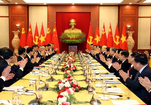 Tổng bí thư Nguyễn Phú Trọng hội đàm với Tổng bí thư, Chủ tịch nước Tập Cận Bình- Ảnh 2. Hội đàm giữa Tổng bí thư Nguyễn Phú Trọng và Tổng bí thư, Chủ tịch nước Trung Quốc Tập Cận Bình chiều 12-12 - Ảnh: TTXVN