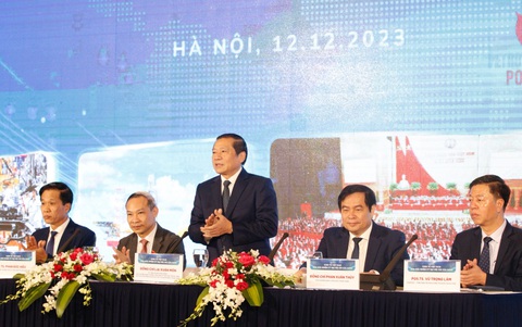 Thứ trưởng Lương Tam Quang nói về vụ án kinh tế, tham nhũng nghiêm trọng thu hồi trăm nghìn tỉ- Ảnh 1. Diễn đàn Kinh tế Việt Nam qua nửa nhiệm kỳ Đại hội XIII của Đảng - Ảnh: N.KH.