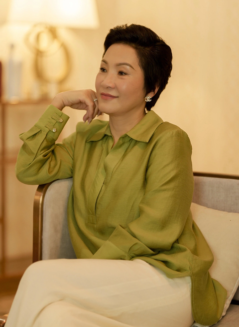 Tạo hình "nữ đại gia" tên Đào của Hồng Đào trong phim Mai - Ảnh: ĐPCC Tạo hình "nữ đại gia" tên Đào của Hồng Đào trong phim Mai - Ảnh: ĐPCC