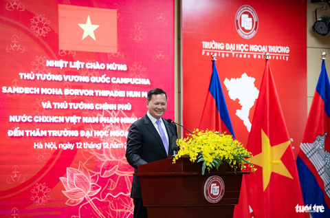 Thủ tướng Phạm Minh Chính và Thủ tướng Hun Manet giao lưu với sinh viên hai nước- Ảnh 3. Thủ tướng Hun Manet đồng tình với những ý kiến của Thủ tướng Phạm Minh Chính về quan hệ Việt Nam - Campuchia, khẳng định hai nước cần tiếp tục vun đắp và làm tốt đẹp hơn nữa quan hệ song phương - Ảnh: NAM TRẦN