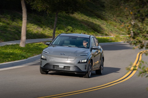 Xe Hàn sạc nhanh nhất, xe Nhật, Mỹ sạc chậm nhất- Ảnh 10. Giống như Kia Niro EV, Kona Electric thế hệ đầu tiên gặp bất lợi so với nhiều xe điện trong danh sách - Ảnh: Hyundai