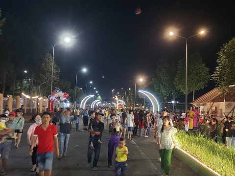 Khai mạc Festival quốc tế ngành hàng lúa gạo Việt Nam - Hậu Giang 2023- Ảnh 2. Đông đảo người dân đến tham quan tại Festival quốc tế ngành hàng lúa gạo Việt Nam - Hậu Giang 2023 - Ảnh: CHÍ CÔNG