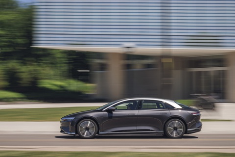 Xe Hàn sạc nhanh nhất, xe Nhật, Mỹ sạc chậm nhất- Ảnh 14. Pin 112 kWh của Lucid Air có tốc độ sạc cực đại ấn tượng là 305 kW - cao nhất mà Car and Driver từng thấy trên bất kỳ chiếc xe điện nào - Ảnh: Lucid