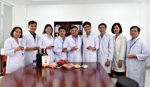 Mì thanh long và chuyện đưa ý tưởng ra thị trường- Ảnh 1. Hợp tác nghiên cứu, chuyển giao các sản phẩm mì thanh long giữa Trường ĐH Công Thương TP.HCM và các đơn vị đối tác - Ảnh: HUIT
