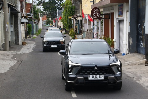 Liputan6: Hệ thống hỗ trợ khi vào cua (Active Yaw Control) và hỗ trợ khởi hành ngang dốc (Hill Start Assist) giúp tài xế an tâm hơn khi đi vào những cung đường quanh co. Một số tính năng an toàn khác như cân bằng điện tử, cảnh báo điểm mù, cảnh báo phương tiện cắt ngang phía sau và tự động bật tắt đèn pha cũng giúp Xforce trở nên đáng tin cậy hơn khi đi đường dài. Tuy nhiên, việc chưa có ga tự động thích ứng (ACC) giúp lái xe an toàn hơn ở tốc độ cao là một điểm trừ - Ảnh: Mitsubishi