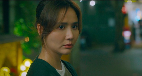Khán giả dí dỏm so sánh Huyền Lizzie với Hoàng Hà trong Chúng ta của 8 năm sau- Ảnh 2. Huyền Lizzie thể hiện Mai Dương ở tuổi 30