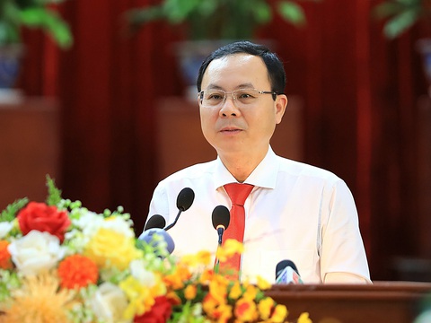 Tuyên dương 100 gương điển hình tiêu biểu trong xây dựng và phát triển TP Cần Thơ- Ảnh 1. Ông Nguyễn Văn Hiếu - bí thư Thành ủy Cần Thơ - phát biểu tại lễ tuyên dương các gương điển hình tiêu biểu nhân sự kiện 20 năm thành phố Cần Thơ trực thuộc trung ương - Ảnh: PHẠM TRUNG