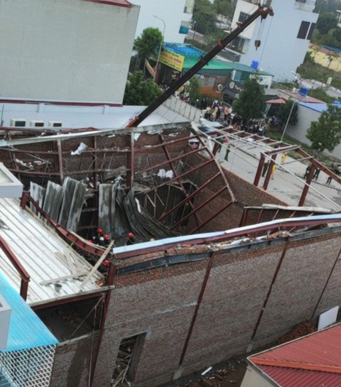 Sập mái nhà ở Thái Bình khiến một người chết, nhiều người bị thương- Ảnh 1. Hiện trường vụ sập mái nhà trong quá trình đổ bê tông tại huyện Thái Thụy, tỉnh Thái Bình - Ảnh: V.DŨNG