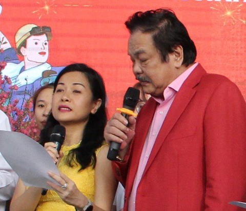 Doanh nhân gửi đơn tố cáo ông Trần Quí Thanh rồi bị bắt, vì sao?- Ảnh 1. Ông Trần Quí Thanh và con gái (trong ảnh) từng bị ông Nguyễn Văn Chung có đơn tố cáo chiếm đoạt hàng chục thửa đất tại số 230 Hồ Ngọc Lãm, quận Bình Tân - Ảnh: T.L