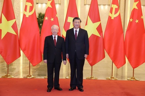 Ông Tập Cận Bình: Trung Quốc theo đuổi 'cùng giàu với láng giềng'- Ảnh 2. Tổng bí thư Nguyễn Phú Trọng và Tổng bí thư, Chủ tịch Trung Quốc Tập Cận Bình chụp ảnh chung năm 2022 - Ảnh: TTXVN