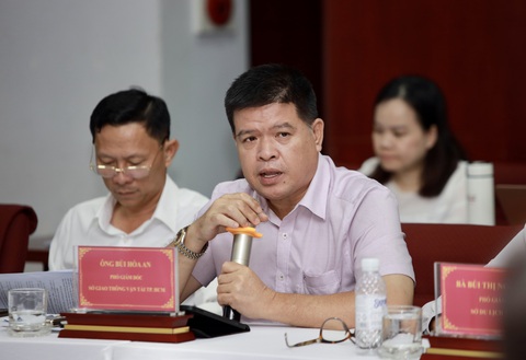 TP.HCM nghiên cứu làm đường ven sông Sài Gòn dài 80km- Ảnh 1. Ông Bùi Hòa An - phó giám đốc Sở Giao thông vận tải TP.HCM - phát biểu tại buổi tọa đàm - Ảnh: DIỄM TRANG