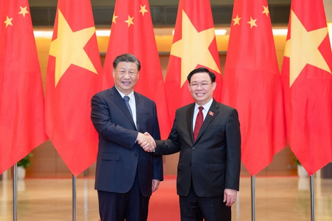 Chủ tịch Quốc hội Vương Đình Huệ hội kiến Tổng Bí thư, Chủ tịch nước Trung Quốc Tập Cận Bình - Ảnh: quochoi.vn Chủ tịch Quốc hội Vương Đình Huệ (bên phải) hội kiến Tổng bí thư, Chủ tịch nước Trung Quốc Tập Cận Bình ngày 13-12 - Ảnh: Quochoi.vn