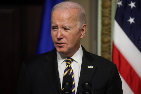 Tổng thống Mỹ Joe Biden phát biểu sau cuộc gặp với Tổng thống Ukraine Volodymyr Zelensky ngày 12-12 - Ảnh: REUTERS Ngày 23-2, Tổng thống Mỹ Joe Biden công bố vòng trừng phạt mới nhất của Washington nhắm vào Nga - Ảnh: REUTERS