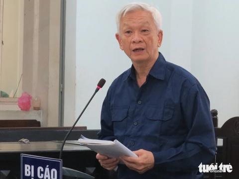 Nói lời sau cùng tại tòa, 2 cựu lãnh đạo Khánh Hòa thừa nhận nhiều thiếu sót- Ảnh 1. Ông Nguyễn Chiến Thắng - cựu chủ tịch UBND tỉnh Khánh Hòa - nói lời sau cùng trước khi tòa tuyên án - Ảnh: MINH CHIẾN