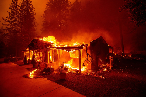 Một ngôi nhà bị cháy ở Paradise, California, năm 2018. - Ảnh: AFP Một ngôi nhà bị cháy ở Paradise, California, năm 2018 - Ảnh: AFP