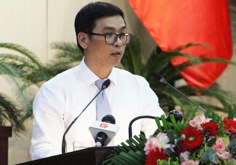 Các khu chung cư ở Đà Nẵng xuống cấp làm 'nóng Ông Phùng Phú Phong - giám đốc Sở Xây dựng TP Đà Nẵng - trả lời chất vấn - Ảnh: L.T.
