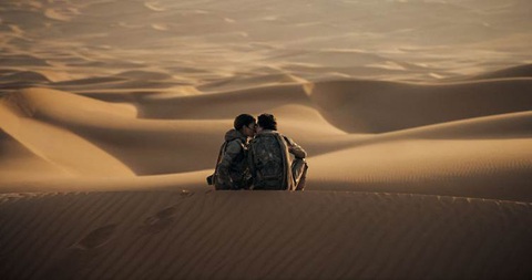 Hành tinh cát, Dune, của Timothée Chalamet tung trailer phần 2 hùng tráng- Ảnh 2. Mối quan hệ hai nhân vật của Timothée Chalamet và Zendaya được làm rõ hơn trong phần 2 - Ảnh: ĐPCC