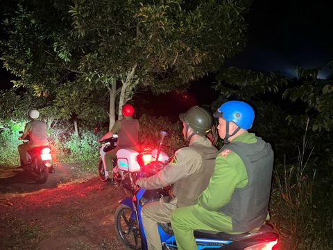 Công an huyện Krông Búk tuần tra, bảo vệ mùa màng cho người dân - Ảnh: T.X. Công an huyện Krông Búk tuần tra, bảo vệ mùa màng cho người dân - Ảnh: T.X.