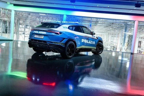 Lamborghini Urus làm xe cảnh sát, độ thêm khoang lạnh để cấp cứu- Ảnh 2. Đây là chiếc xe Lamborghini thứ 6 được cảnh sát Ý sử dụng cho mục đích khẩn cấp - Ảnh: Lamborghini