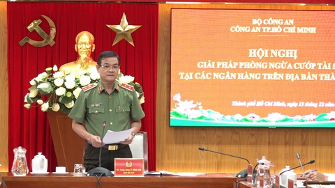 Công an TP.HCM đề xuất lắp camera nhận diện khuôn mặt ở ngân hàng- Ảnh 1. Trung tướng Lê Hồng Nam, giám đốc Công an TP.HCM, phát biểu chỉ đạo - Ảnh: Công an TP.HCM