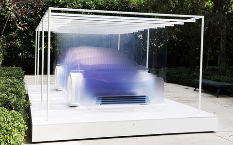 Trưng bày xe điện Lexus như tác phẩm nghệ thuật, sân khấu lộn ngược bất ngờ- Ảnh 8. Khi đứng các góc 3/4 sẽ nhìn thấy một chiếc xe hoàn chỉnh