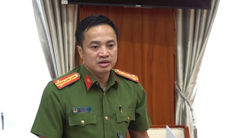 Công an TP.HCM đề xuất lắp camera nhận diện khuôn mặt ở ngân hàng- Ảnh 3. Đại tá Mai Hoàng, phó giám đốc Công an TP.HCM, phát biểu tại hội nghị - Ảnh: Công an TP.HCM
