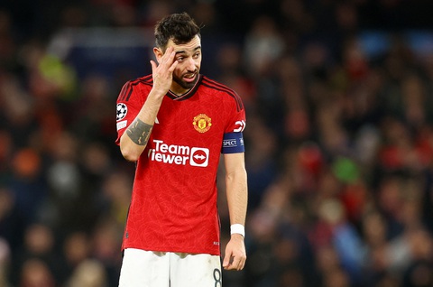 Man United bị chỉ trích dữ dội sau khi bị loại khỏi Champions League- Ảnh 1. Bruno Fernandes và các đồng đội bị chỉ trích dữ dội - Ảnh: REUTERS