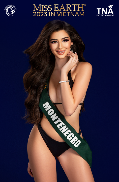 Bỏng mắt với màn đọ dáng bikini của dàn thí sinh Miss Earth 2023- Ảnh 9. Điểm đặc biệt của hai đêm thi trình diễn trang phục truyền thống, trình diễn áo tắm và thời trang là sẽ diễn ra tại sân khấu chính của khu du lịch Đà Lạt Sắc Màu - Làng hoa Vạn Thành.