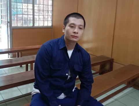 Vụ con giết cha ruột ở Phú Nhuận: Điều tra bổ sung hành vi cướp tài sản- Ảnh 1. Nguyễn Anh Khoa tại tòa - Ảnh: Đ.T.