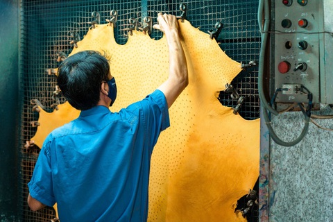 Thời trang da cao cấp Khatoco chinh phục cánh mày râu- Ảnh 1. Thời trang da cao cấp Khatoco chinh phục cánh mày râu- Ảnh 1.
