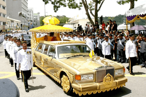 Bộ sưu tập xe khủng của Sultan Brunei: 1 người lái nhiều năm không hết- Ảnh 9. Trong ngày cưới của mình, vị Sultan dùng một chiếc Silver Spur II mạ vàng 24 carat có giá trị khi đó không dưới 14 triệu USD. Chiếc Rolls-Royce Phantom II Continental có biệt danh "Ngôi sao Ấn Độ" có cùng giá trị đó và từng được ghi danh vào kỷ lục Guinness - Ảnh: CarBuzz