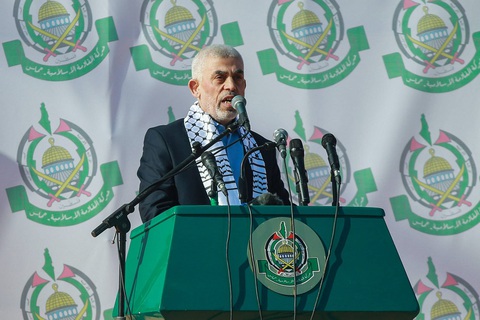 Yahya Sinwar - thủ lĩnh Hamas và sai lầm lịch sử của Israel- Ảnh 3. Yahya Sinwar trong một lần đăng đàn - Ảnh: AL JAZEERA