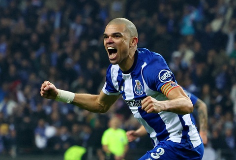 Những đội nào góp mặt vòng 16 đội Champions League?- Ảnh 1. Lão tướng Pepe tỏa sáng giúp Porto vượt qua vòng bảng - Ảnh: REUTERS