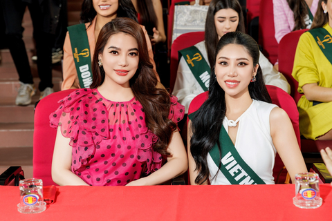 'Vượt mặt' mỹ nhân Philippines, Hoa hậu Lan Anh xuất sắc 'ẵm' giải thưởng phụ đầu tiên- Ảnh 3. Bà Trương Ngọc Ánh tiết lộ nguyên nhân khiến Hoa hậu Lan Anh gặp sự cố vấp ngã