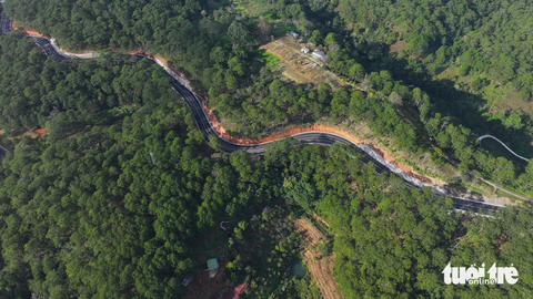 Đèo Prenn Đà Lạt thông tuyến 3km đầu, đường rộng thênh thang- Ảnh 4. Dự án có tổng mức đầu tư 550 tỉ đồng, do Ban Quản lý dự án giao thông tỉnh Lâm Đồng làm chủ đầu tư - Ảnh: M.V.