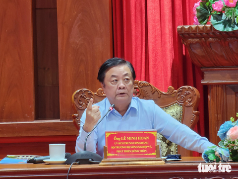 Bộ trưởng Lê Minh Hoan: Hiện nay người ta không mua sản phẩm mà mua cách tạo ra sản phẩm- Ảnh 1. Bộ trưởng Bộ Nông nghiệp và Phát triển nông thôn Lê Minh Hoan phát biểu tại buổi làm việc - Ảnh: HOÀI THƯƠNG